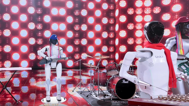 最新硬核科技 点亮童梦星河 32台具身智能机器人及机器狗 集结登台 共舞新春 一场未来已来的视听盛宴